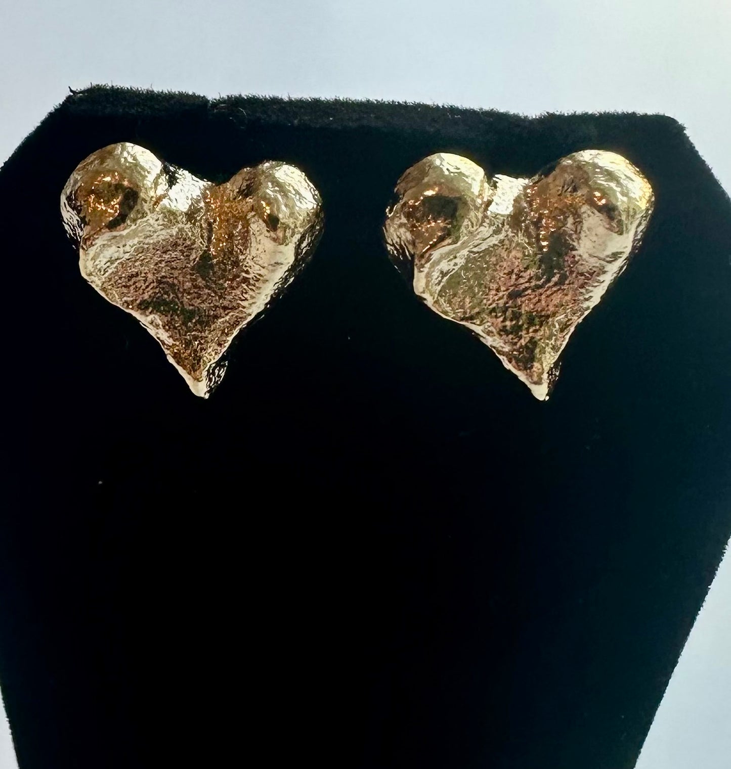 Hammered Heart Stud | Gold